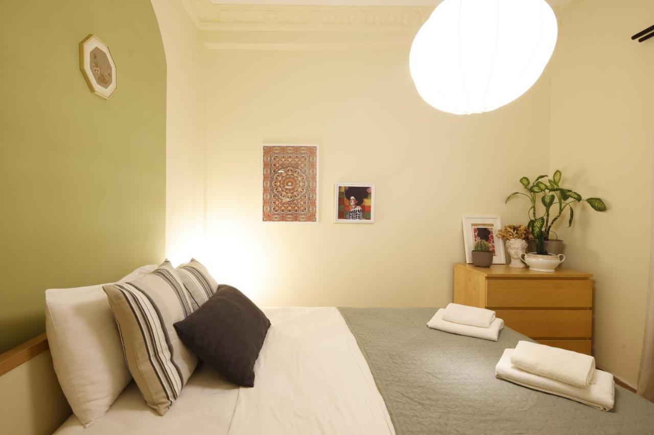 Appartement And *